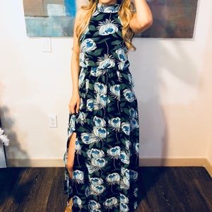 Aakaa maxi dress size Small